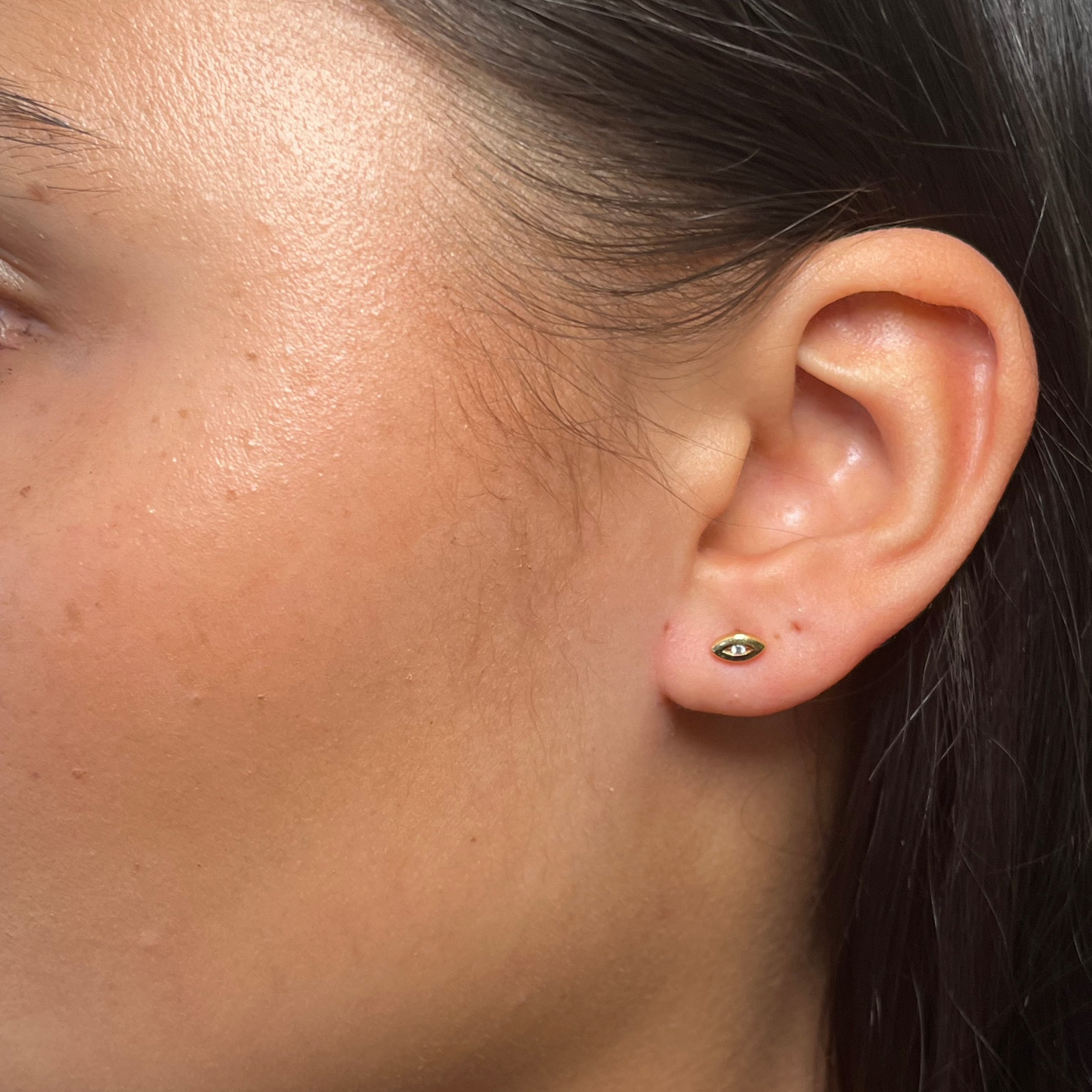 Amulet Gold Single Stud 3