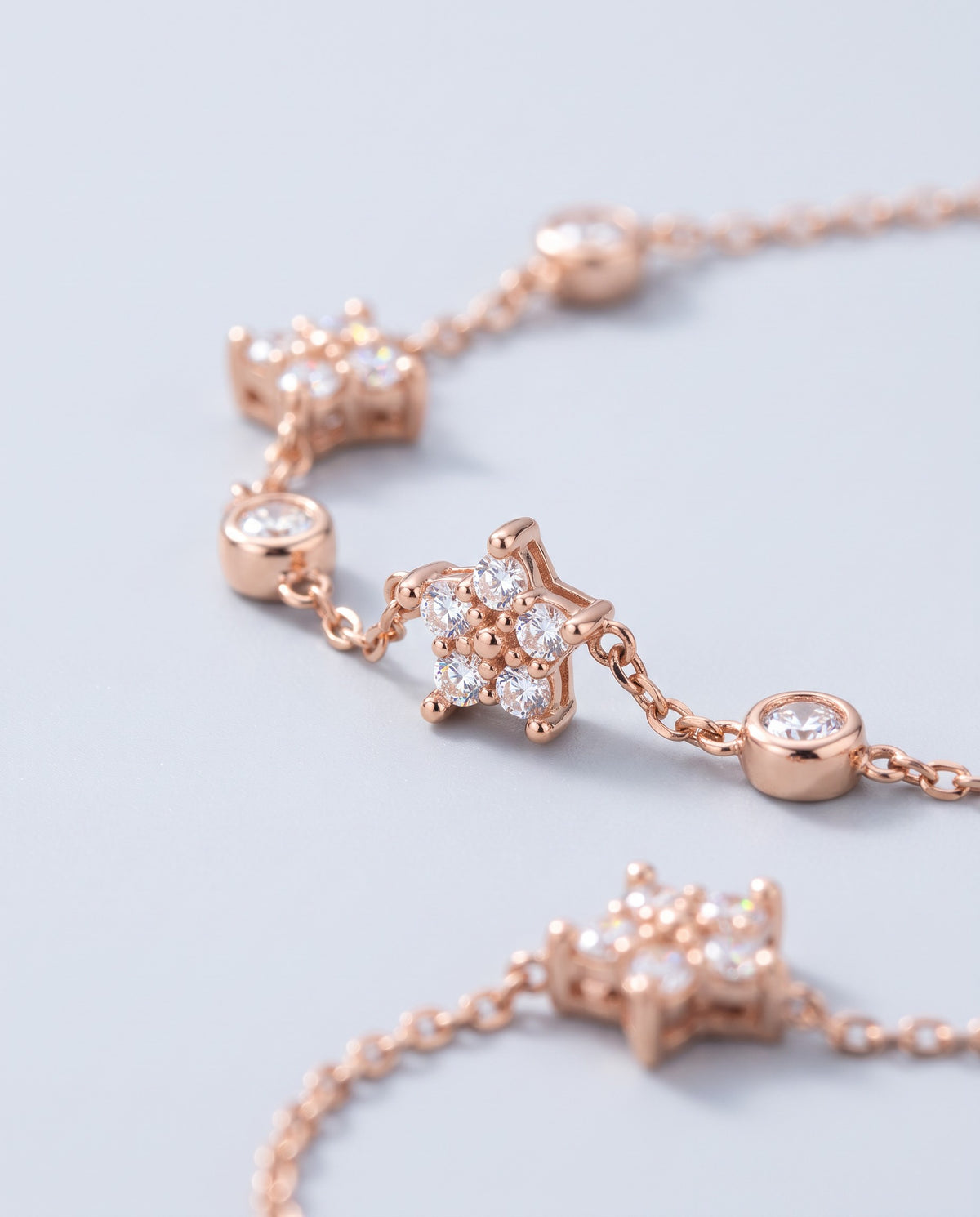 Glow Moissanite Chain Bracelet - detail