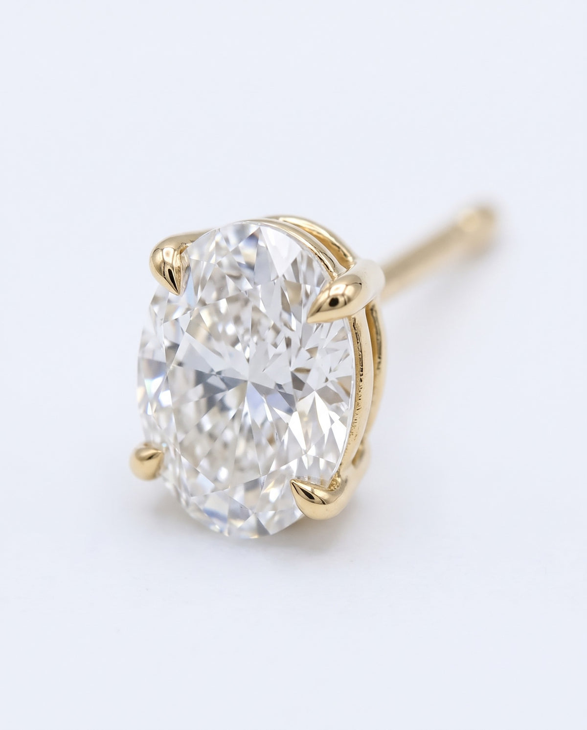 Ovale Oval Moissanite Stud Earrings - detail