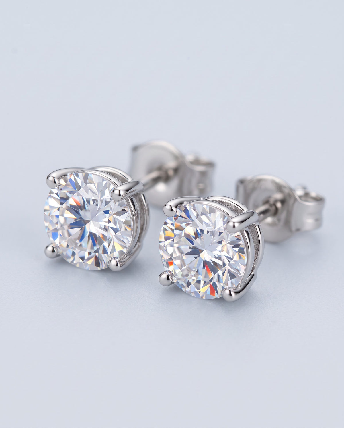 Spark Moissanite Claw Stud Earrings - detail