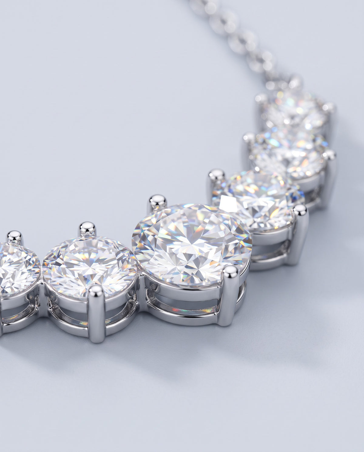 Union Moissanite Pendant Necklace - detail