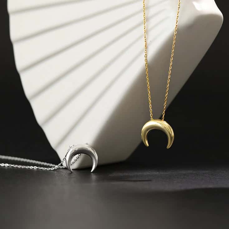 Moon shaped pendant necklace