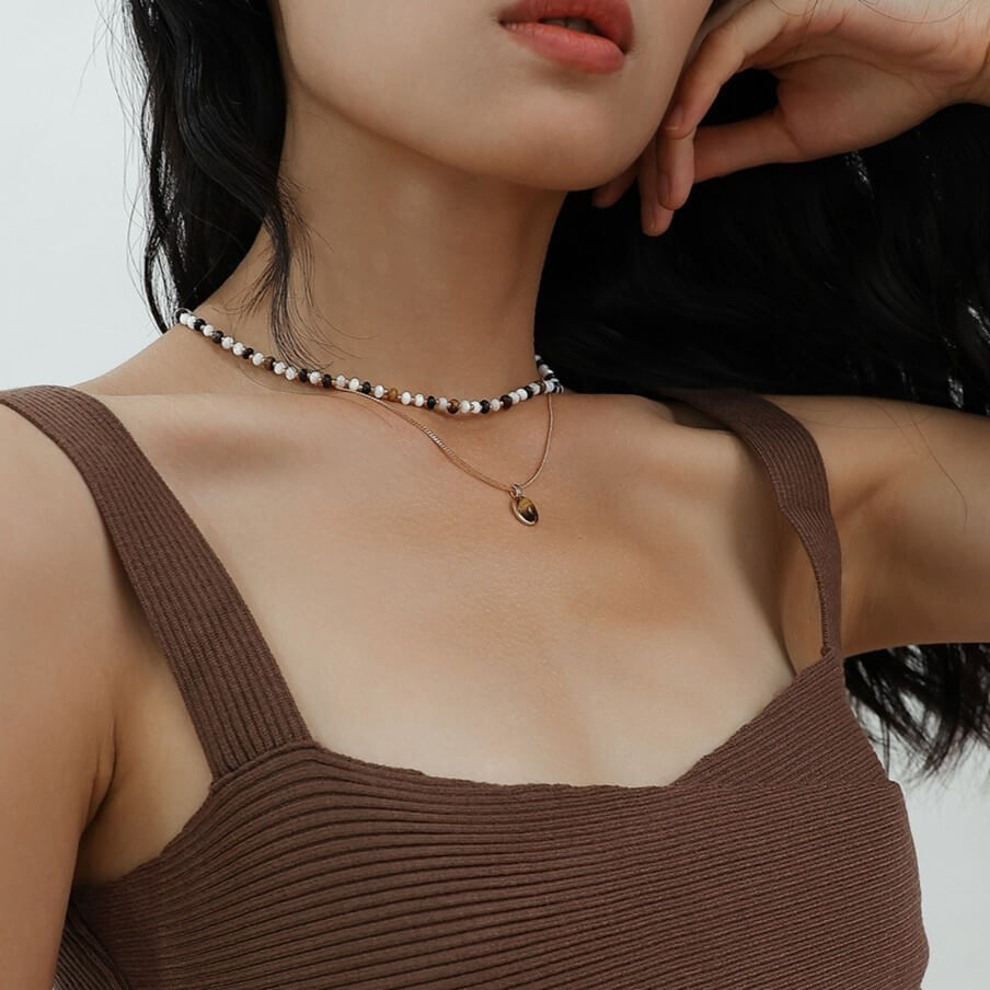 Model wearing tiger eye gold chain pendant necklace