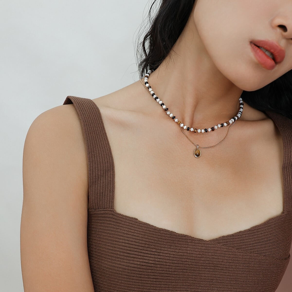 Model wearing tiger eye gold chain pendant necklace