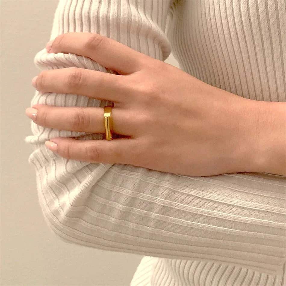 Gold bar ring band