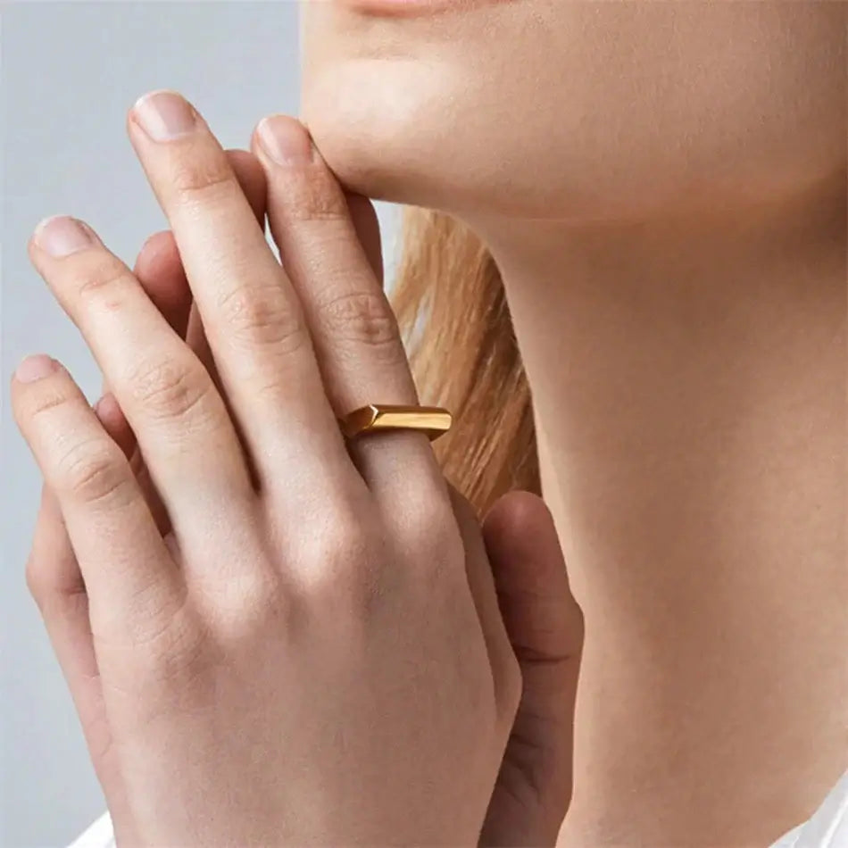 Gold bar ring band