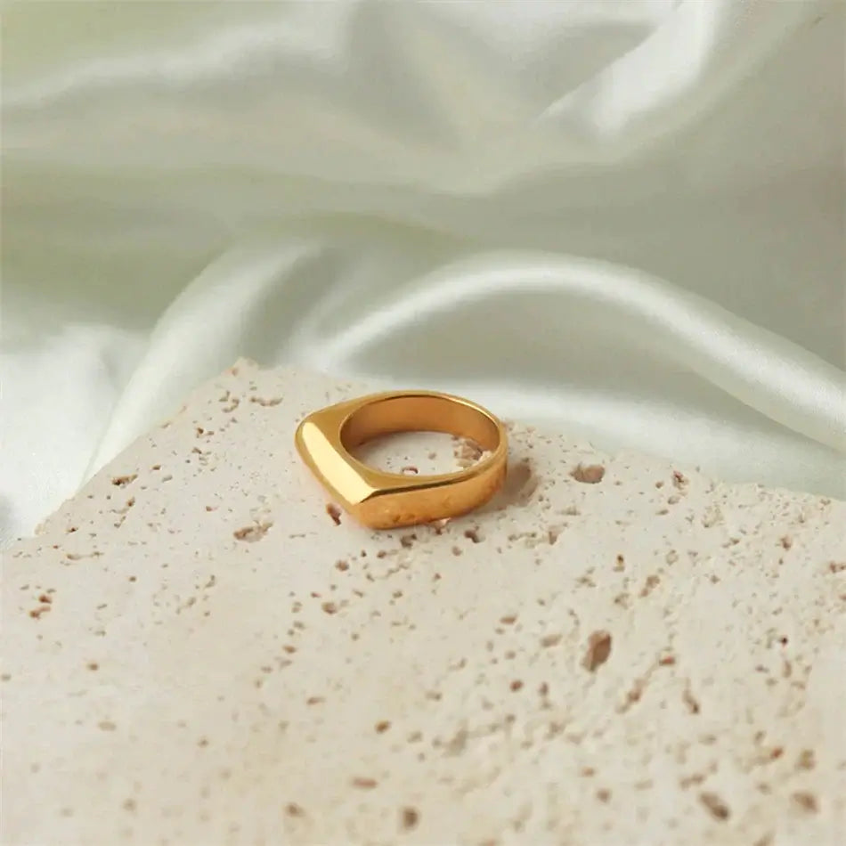 Gold bar ring band