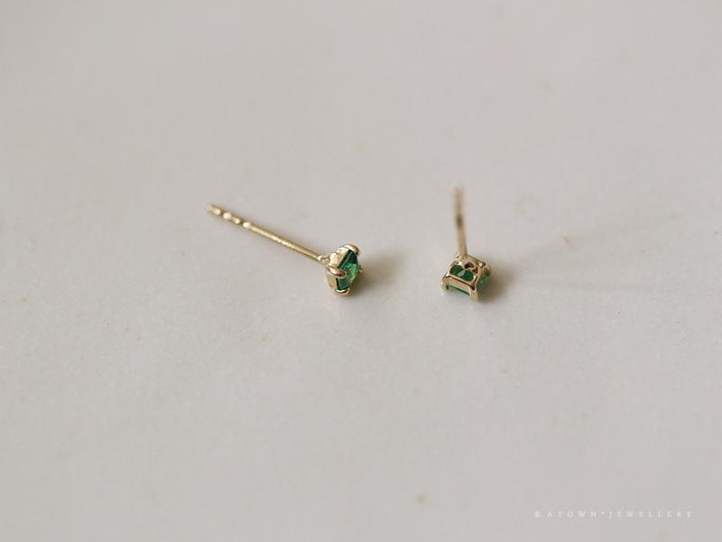 Green Stud Earrings 