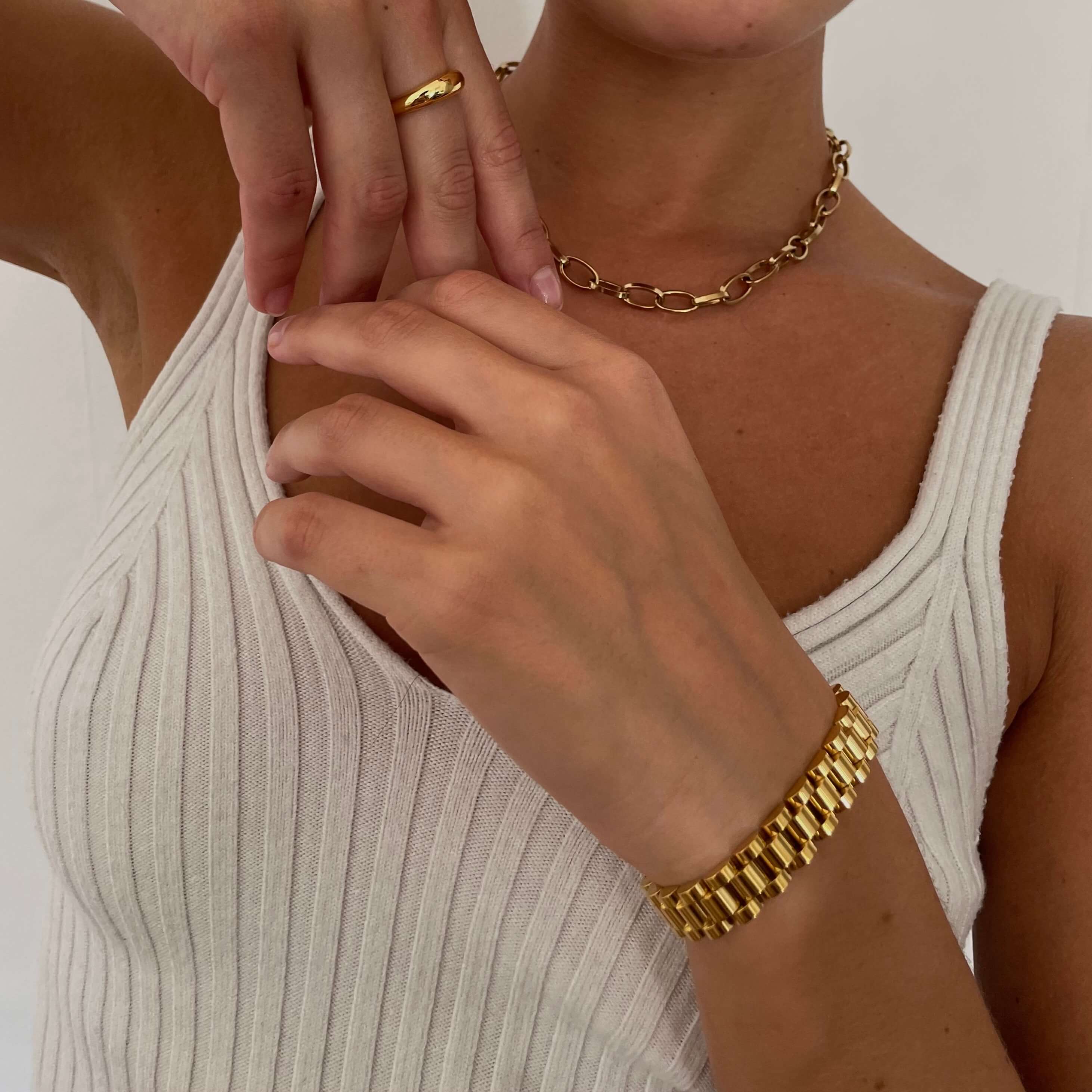 Neckline