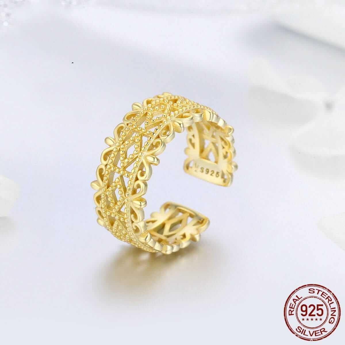 gold band ring