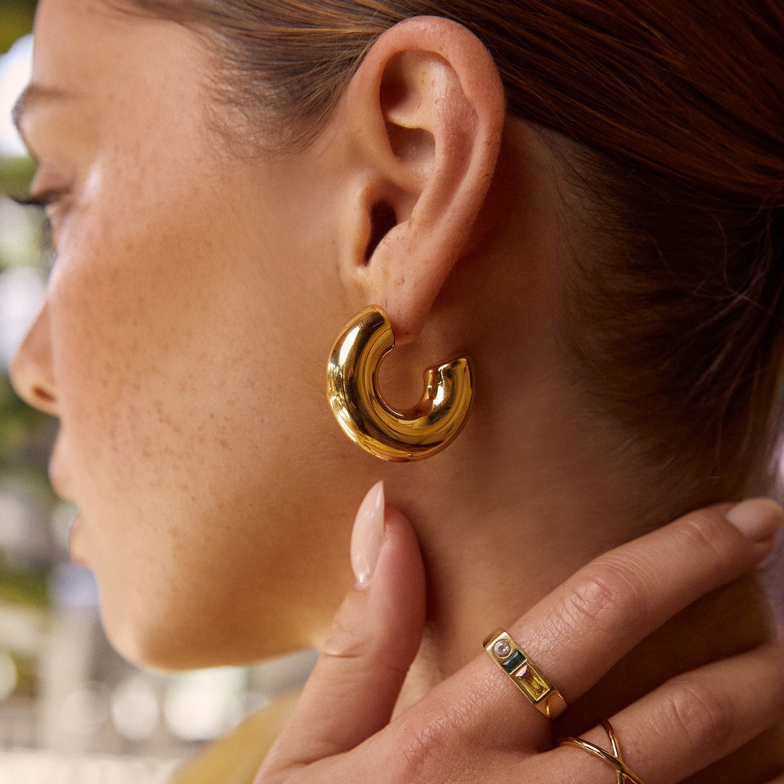 Bella Gold Hoop Earrings 2