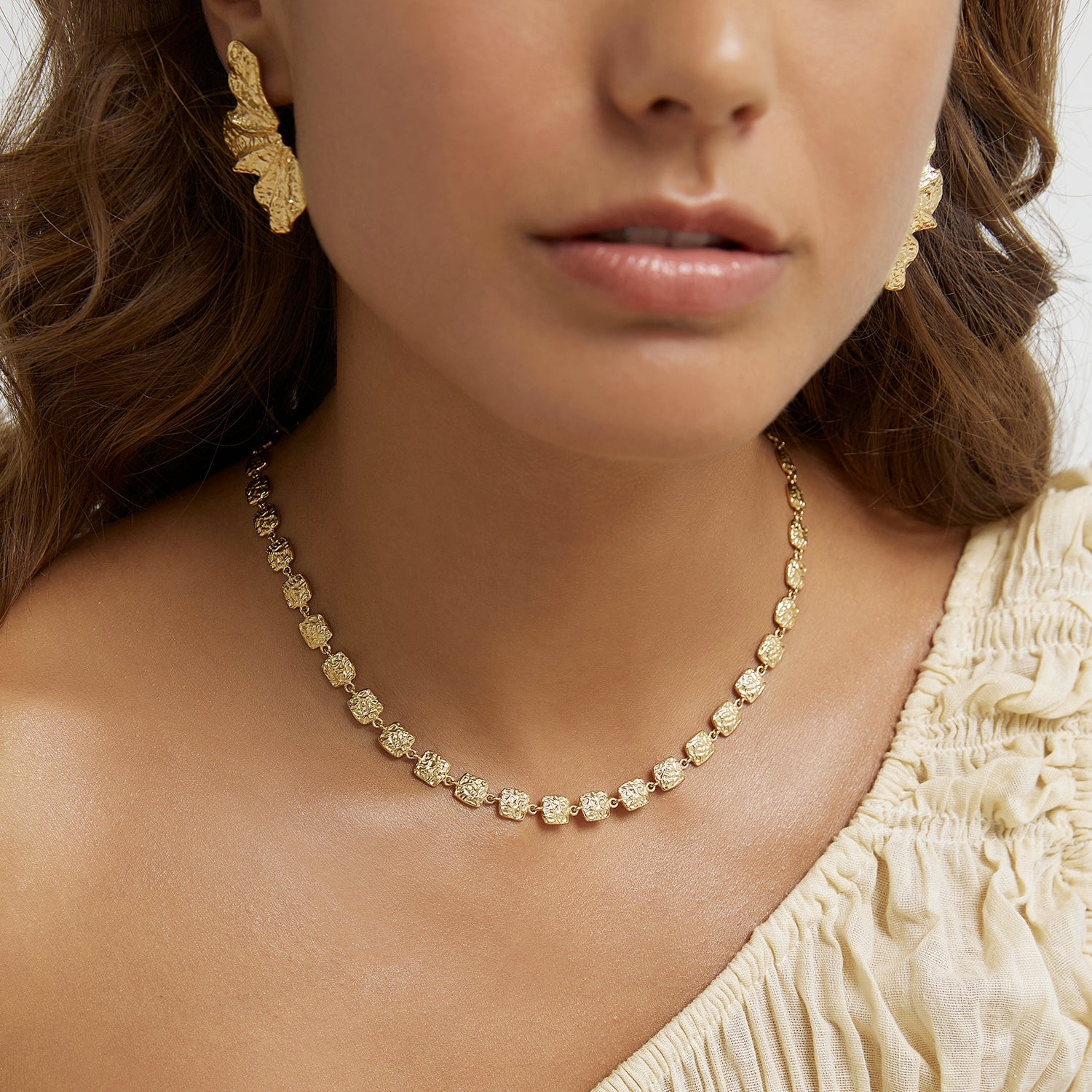 Emilia Gold Necklace 2