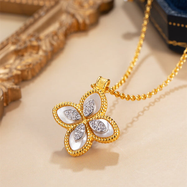 Roberto Coin Princess Flower necklace gold

