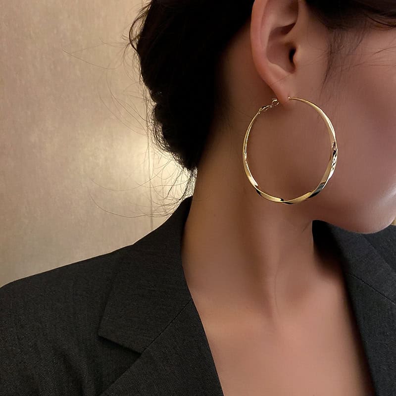 Model wearing Big Gold Hoop Earrings