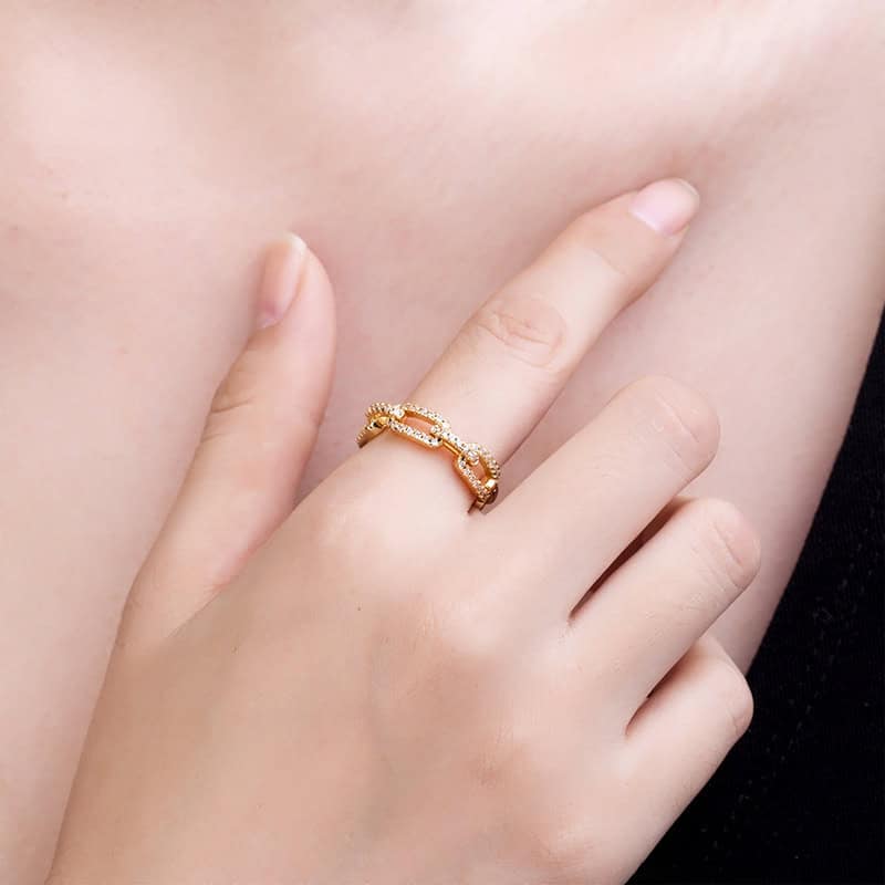 gold link ring with zircons