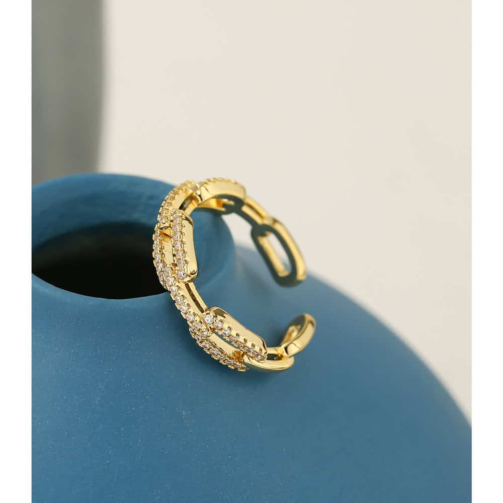 gold link ring with zircons