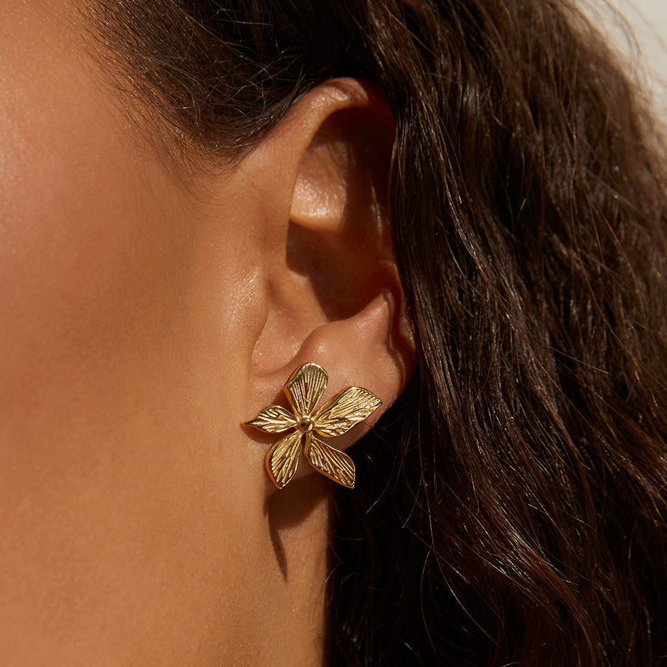 Lily Gold Earrings 2