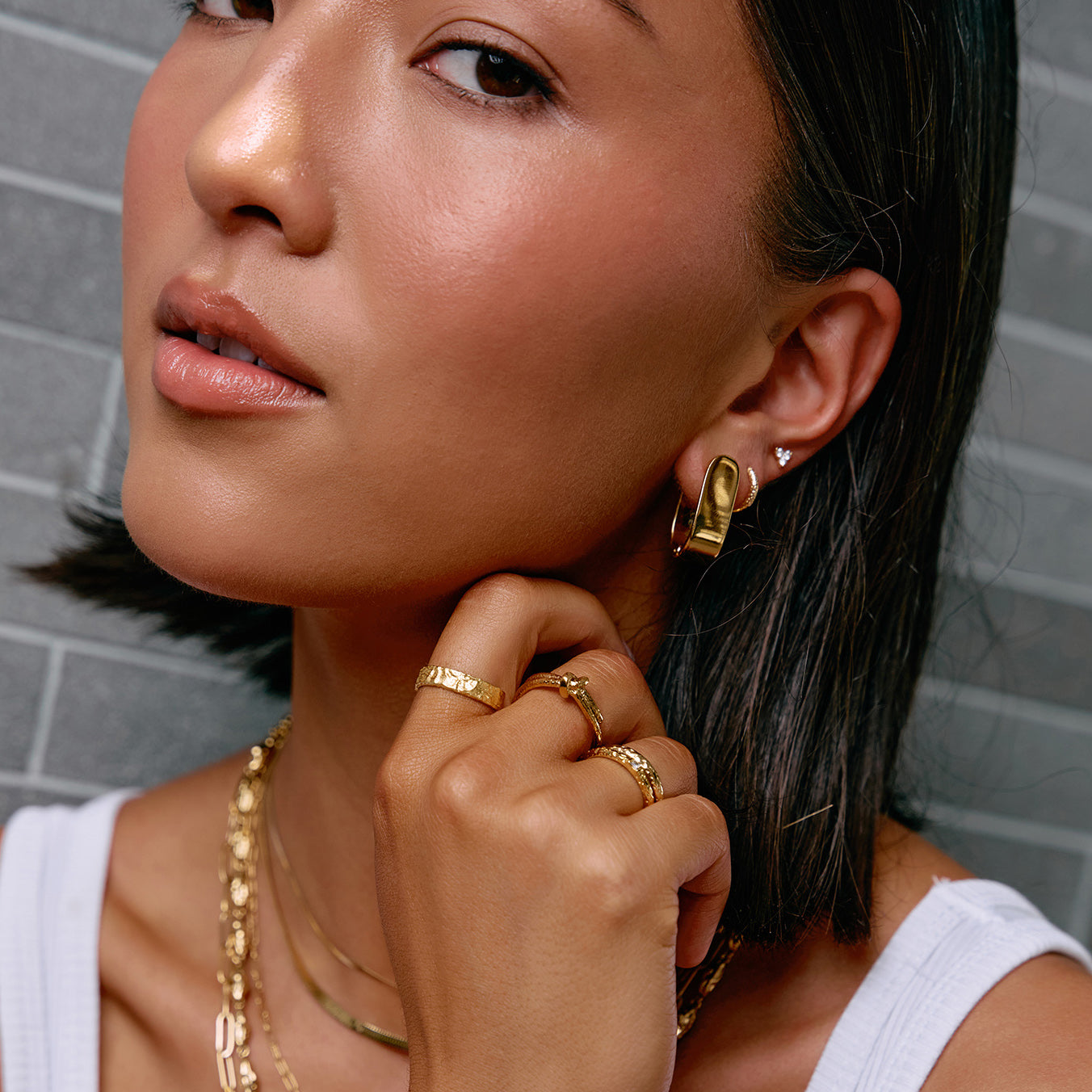 Lucy Gold Earrings 3