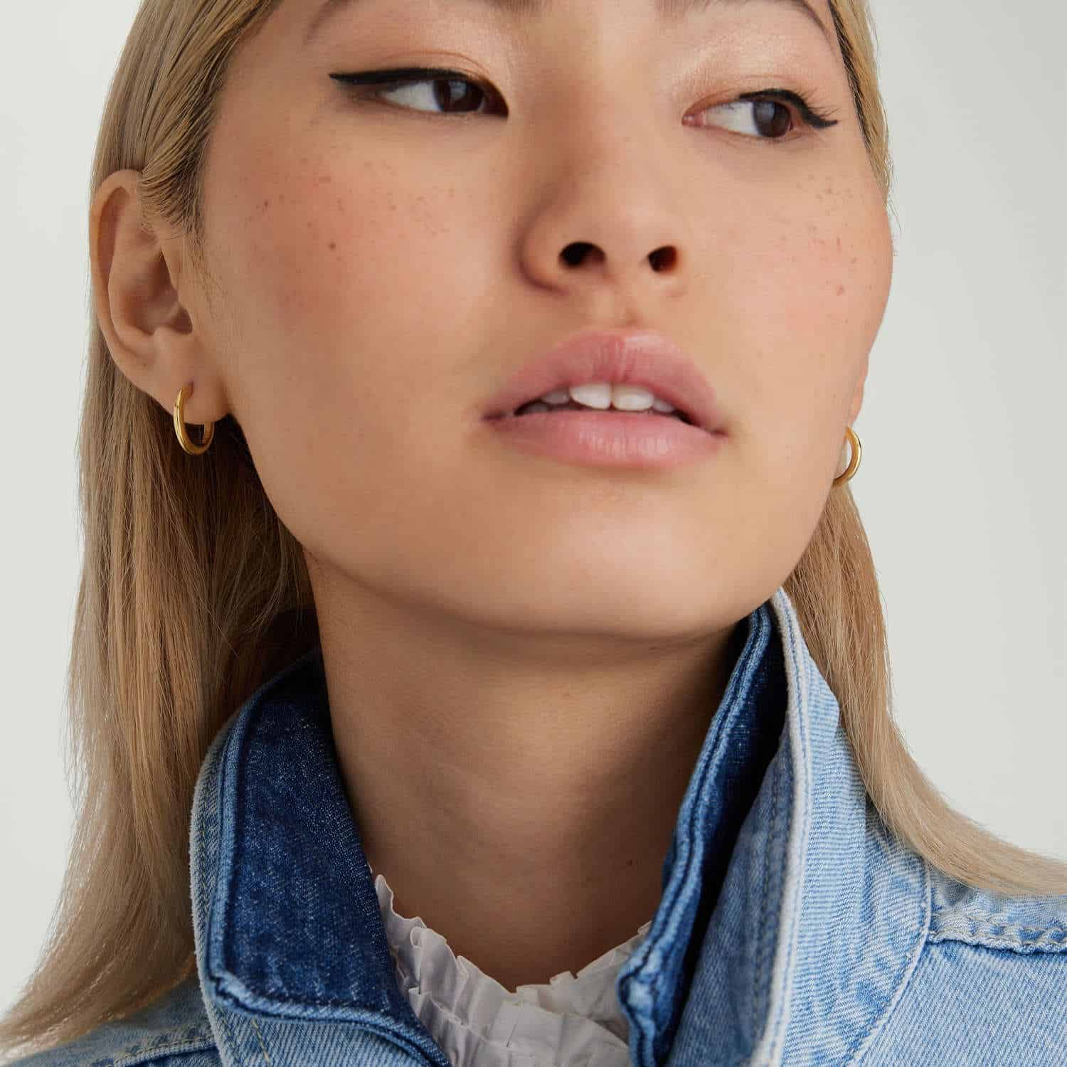 Model wearing Gold Medium Hoop Earrings