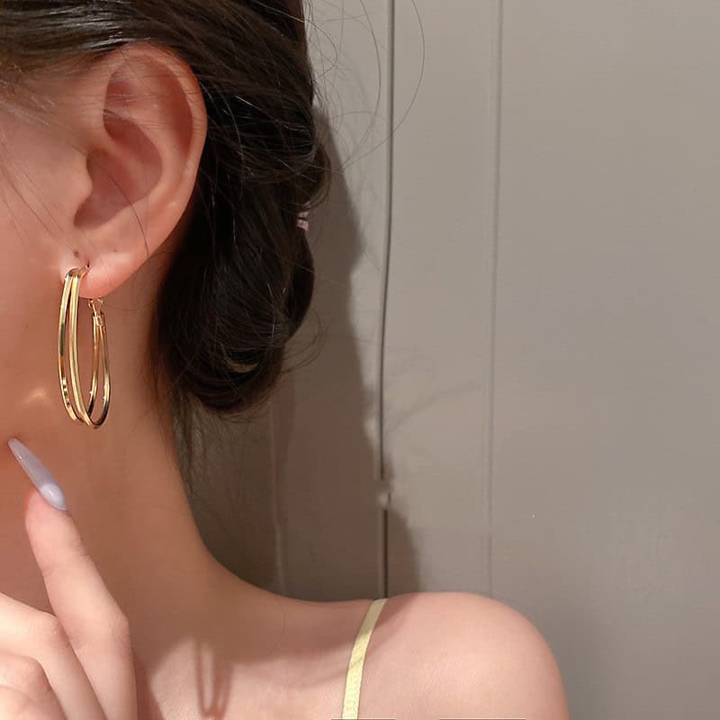 Model wearing Oval Layered Hoop Earrings Gold