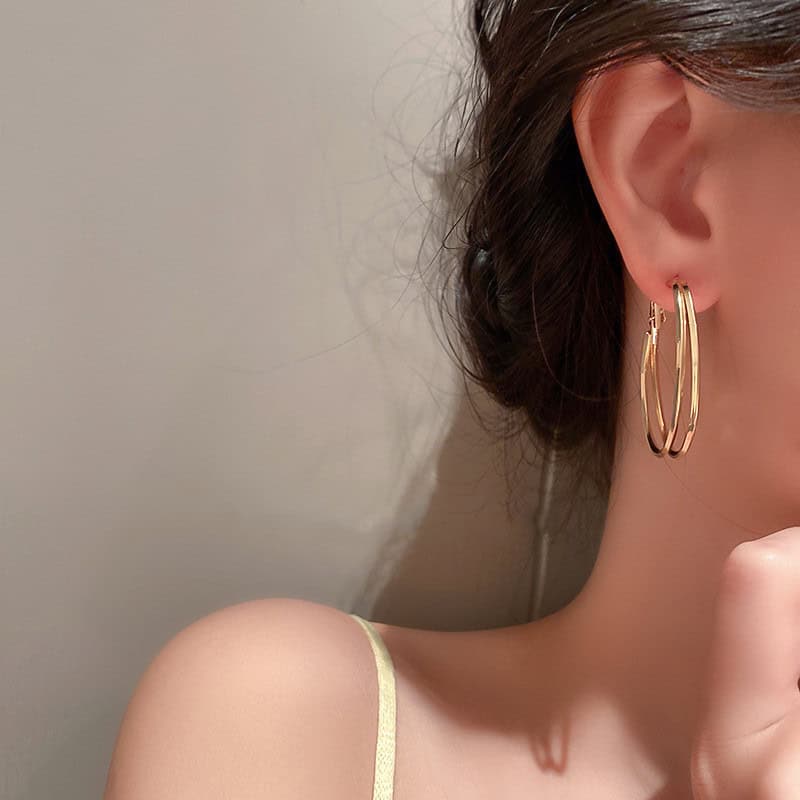 Model wearing Oval Layered Hoop Earrings Gold