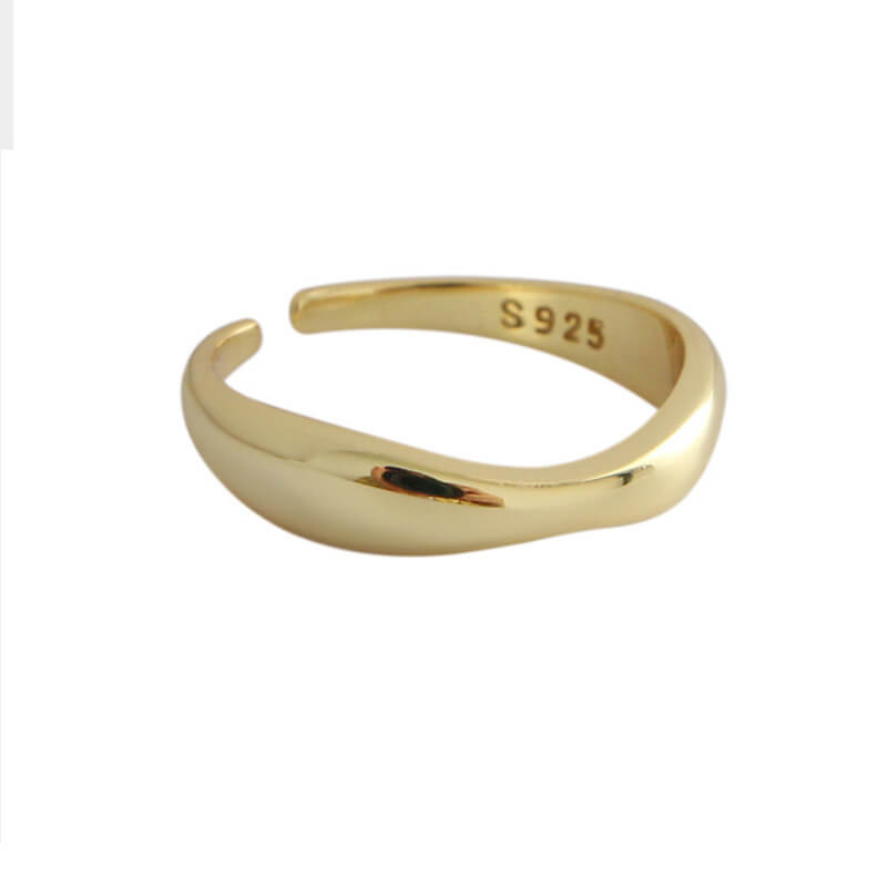 Gold band ring