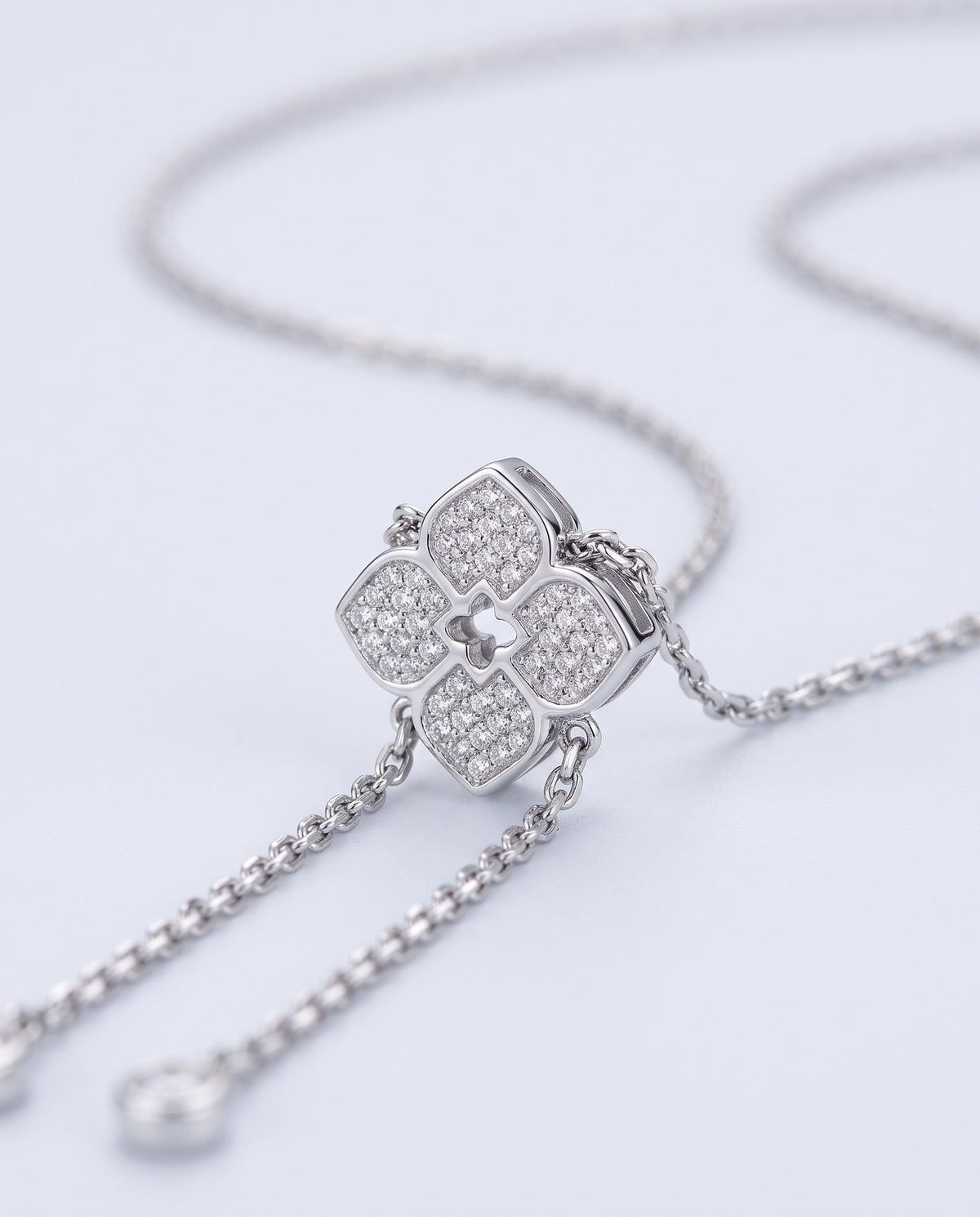 Garden Moissanite Flower Necklace - detail