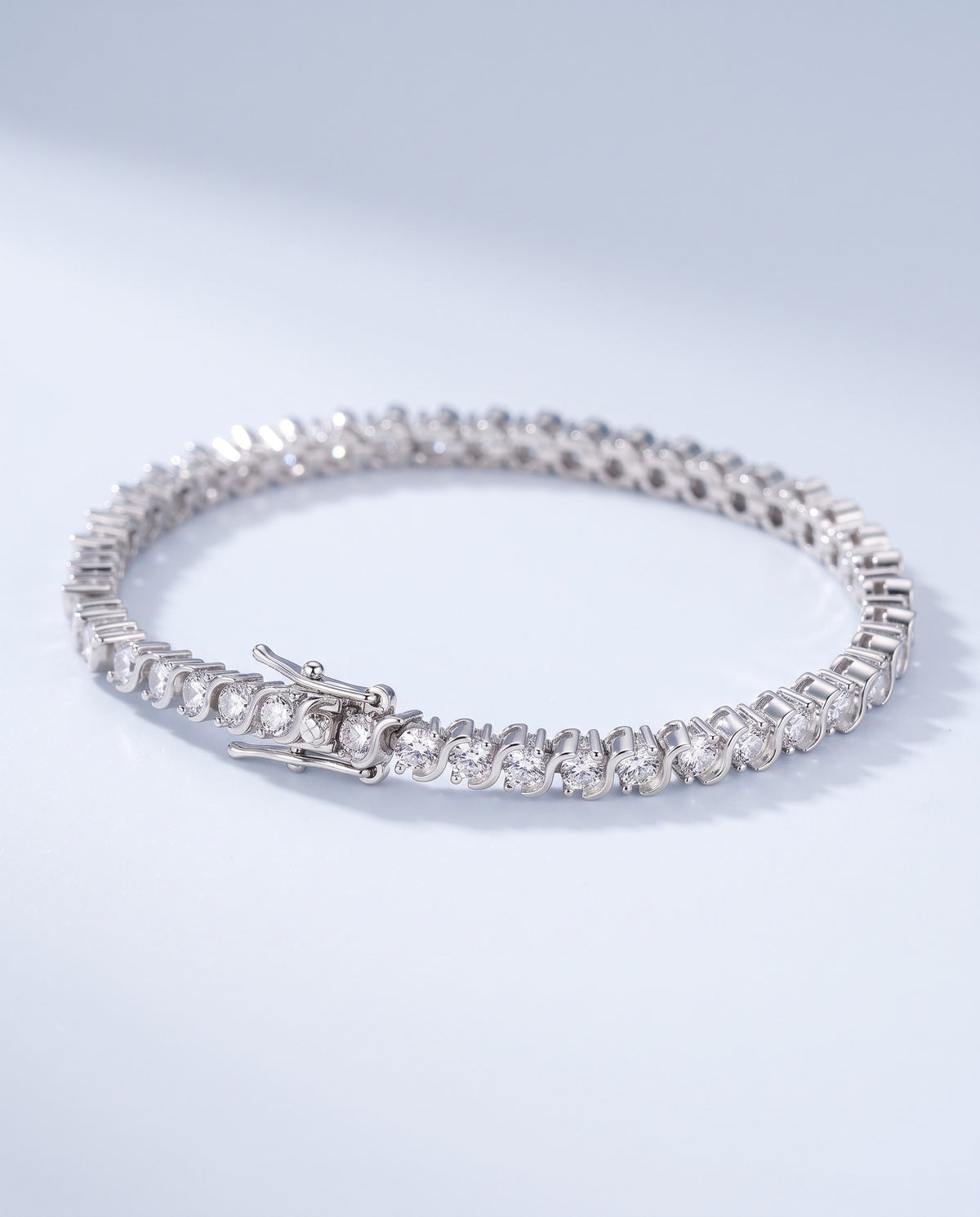 Riviere Tennis Bracelet - angle