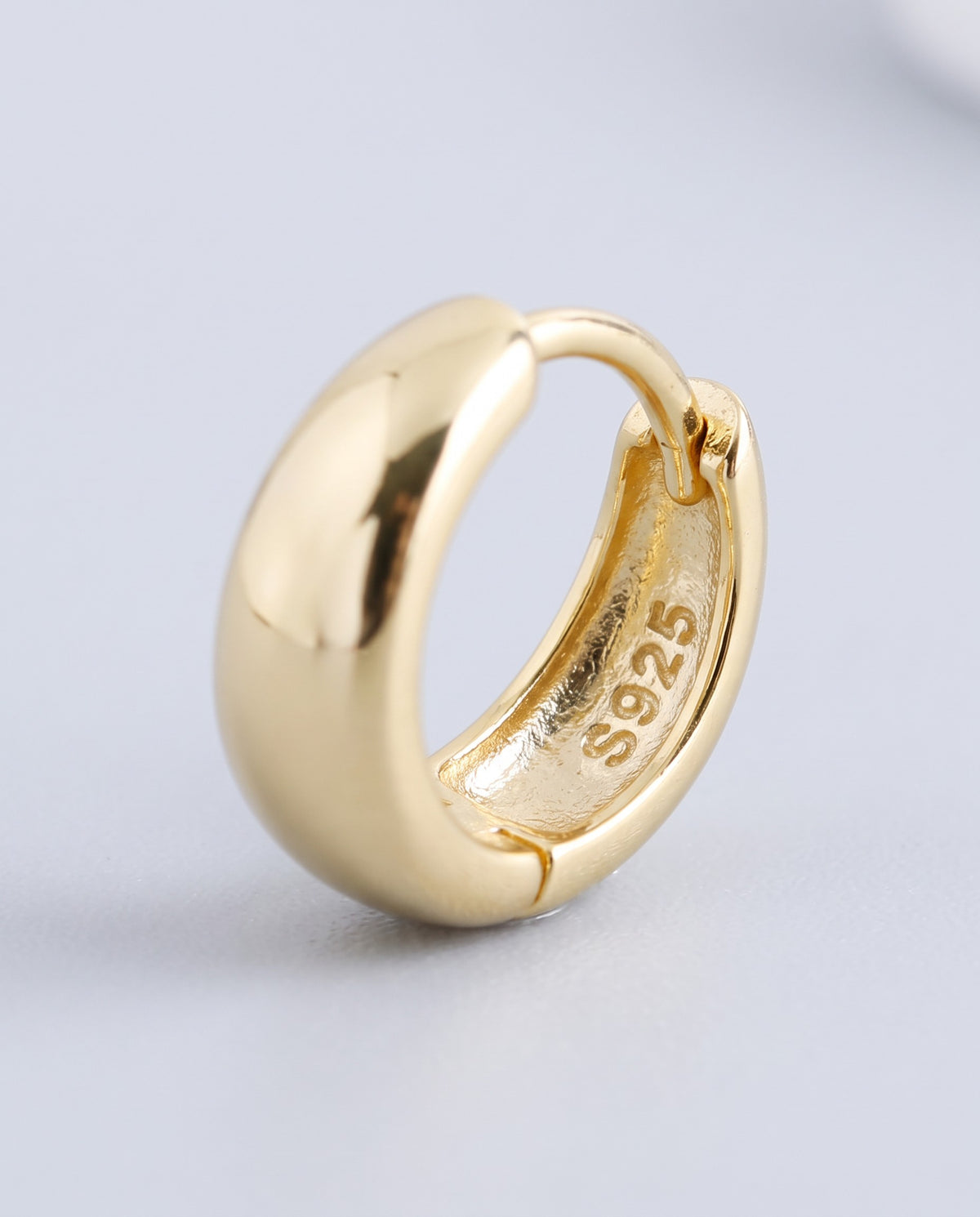 Sculpt Wide Hoop Earrings - detail